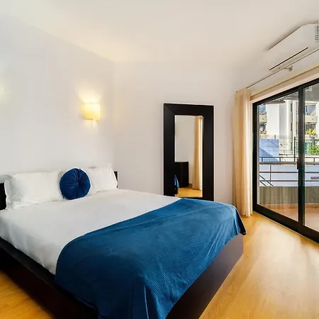 Marina Family - Pool & Garage Apartman