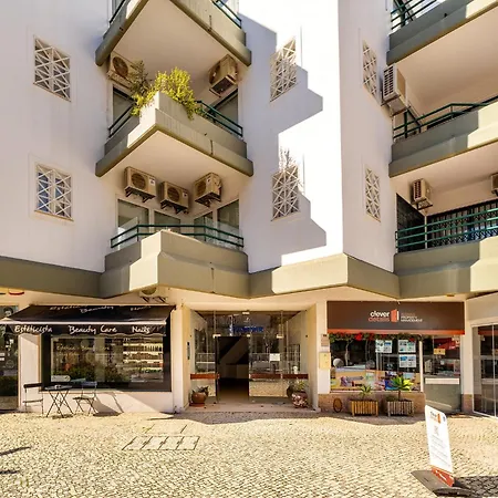 Marina Family - Pool & Garage