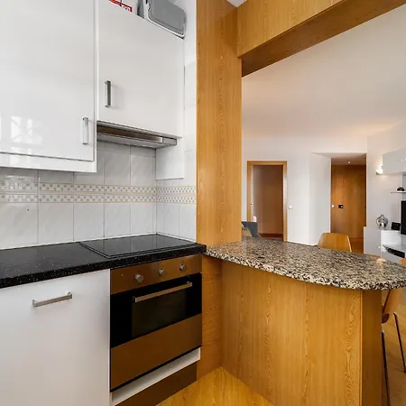 Marina Family - Pool & Garage